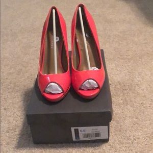 Coral patent leather heels